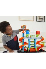 Hot Wheels Mega Araba Yıkama Kulesi: Döner Spiral ve İki Su Tankıyla Gerçekçi Yıkama Deneyimi!