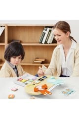 Çocuklar Saymayı Öğreniyor: Kartlarla  Ahşap Parmak Matematiği Oyunu Şimdi Liva Oyuncak’ta!