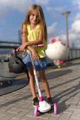 3 Tekerlekli Katlanabilir Colour Burst Işıklı Scooter: Gökkuşağı Senin Scooterında Canlanıyor!