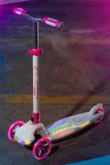 3 Tekerlekli Katlanabilir Colour Burst Işıklı Scooter: Gökkuşağı Senin Scooterında Canlanıyor!