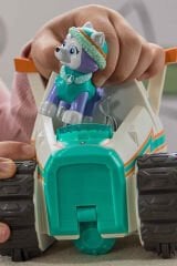 PAW Patrol Everest Deluxe Kar Küreme Aracı ile Everest ve Chickaletta İle Kurtarma Görevlerine Çık!
